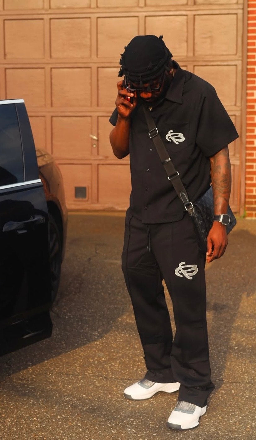 BLACK RAGLAN CUT MESH POCKET TEE